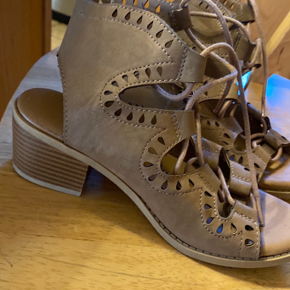 Girls lace up shoes